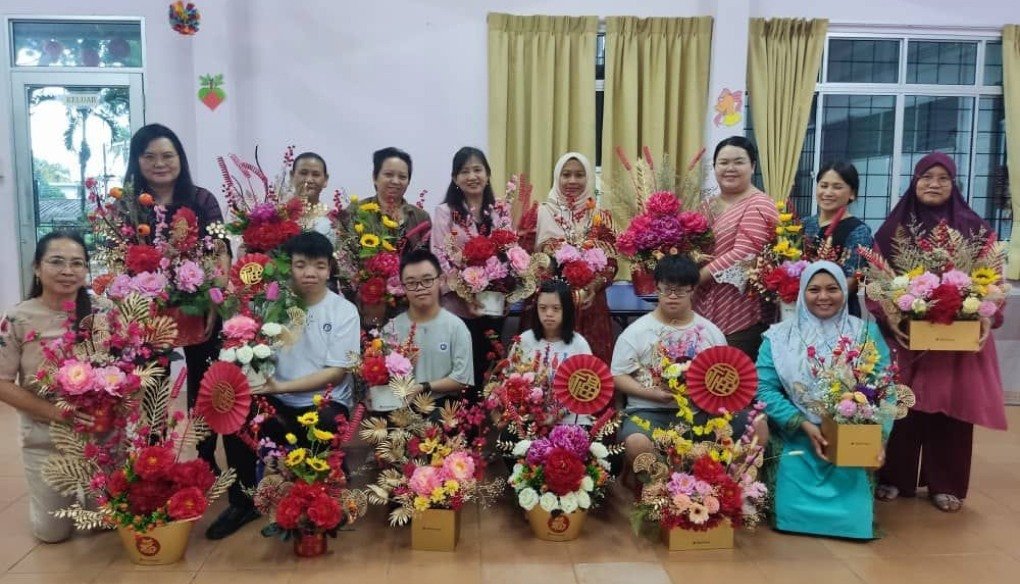 Green Generation Sustainability homepage PROGRAM & EVENTS Flower Arrangement Project